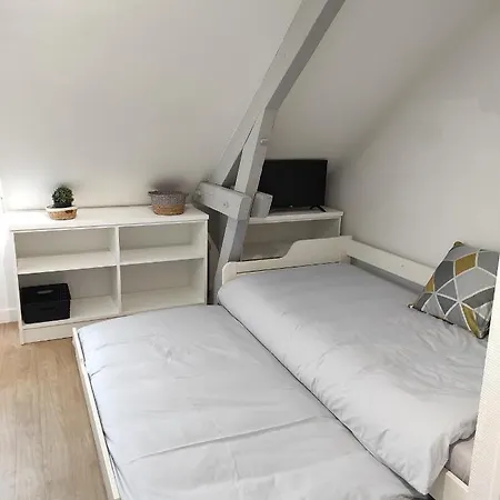 Studio Idealement Situe : 2m Gare, 4m Centre